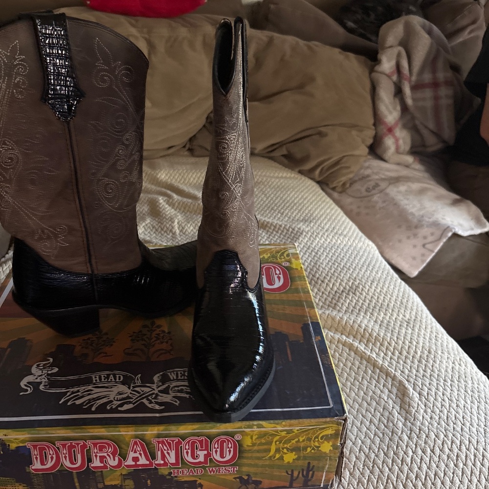 Boot - Picture 3 of 3